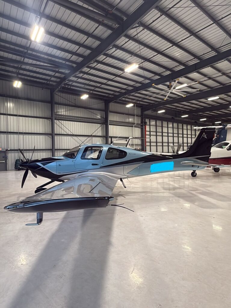 Cirrus SR22 G7 triple mint mobile detailing (4)